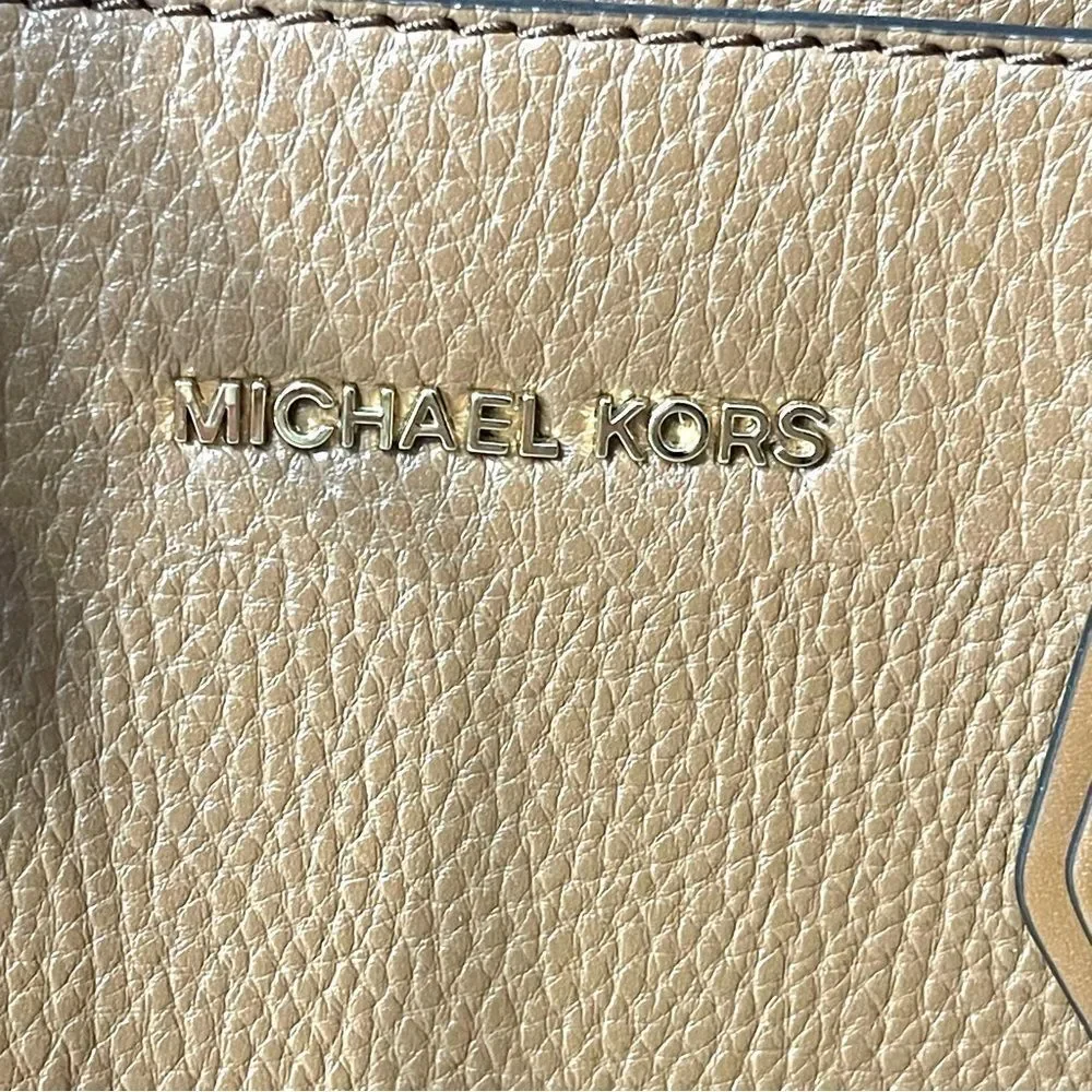 Michael Kors Belted MD Satchel - Picture 2 of 16